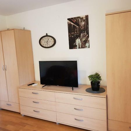 Apartment Tina By The Beach Pjescana Uvala Kültér fotó
