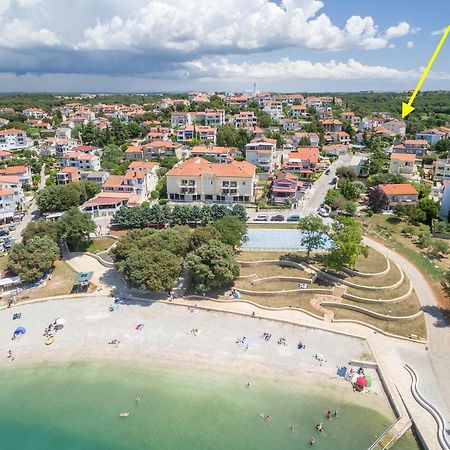 Apartment Tina By The Beach Pjescana Uvala Kültér fotó